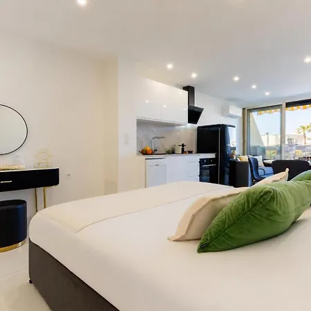 Mango Heliopolis - - Terrace - Climatisation - Parking - Village Naturiste דירה אגדה