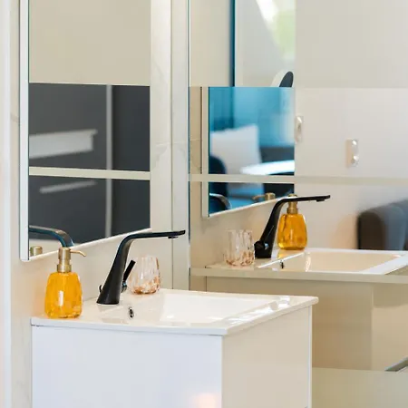Mango Heliopolis - - Terrace - Climatisation - Parking - Village Naturiste * אגדה